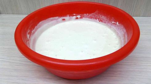 шарлотка с черешней и клубникой