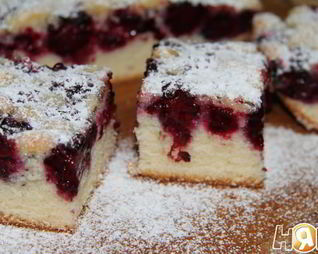 Шарлотка с ежевикой