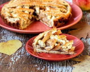 Шарлотка с грушами и ромашковым кремом