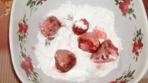 шарлотка с клубникой в мультиварке