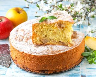 Шарлотка с корицей