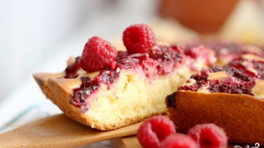 Рецепт шарлотки с малиной