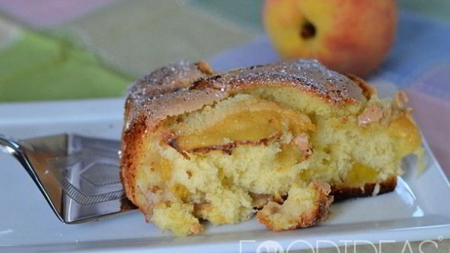 Рецепт шарлотки с персиками