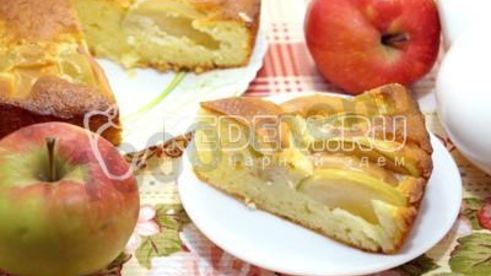 шарлотка с творогом и яблоками