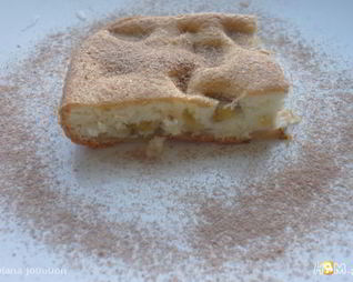 Шарлотка с яблоками и бананами