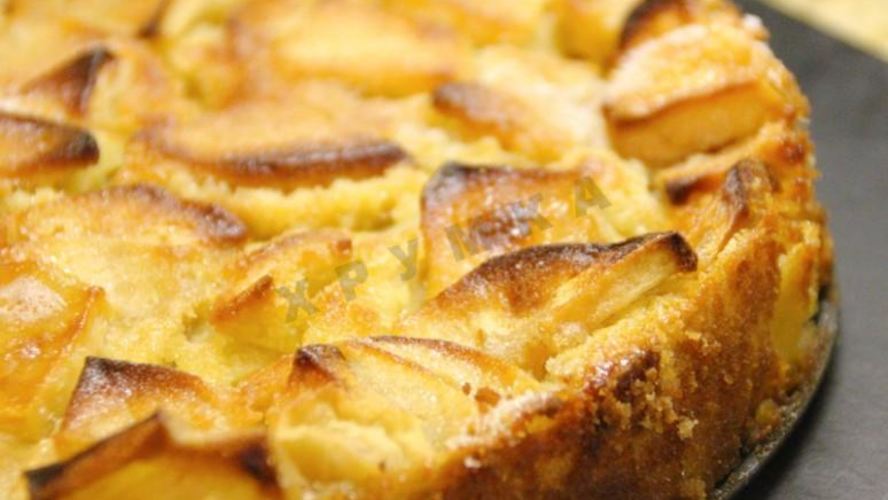 Рецепт шарлотки с яблоками корицей и изюмом