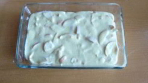 шарлотка с яблоками на сметане