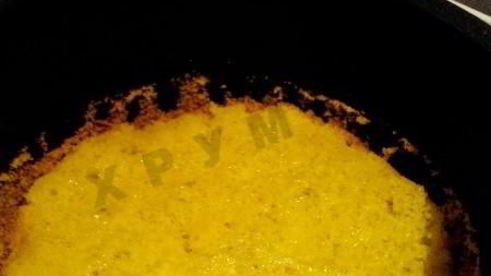 шарлотка с яблоками в мультиварке с манкой