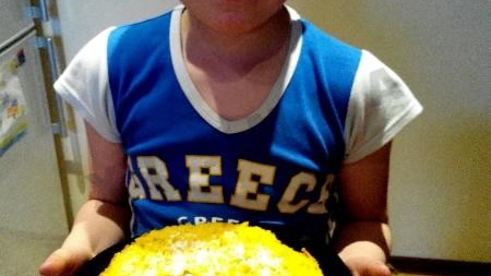 шарлотка с яблоками в мультиварке с манкой