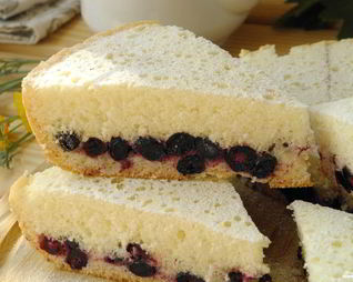 Шарлотка с ягодами