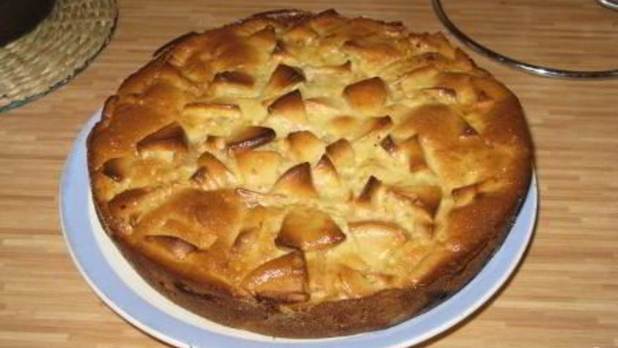 Рецепт шарлотки со сметаной и яблоками