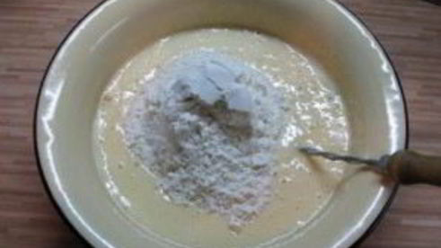 шарлотка со сметаной и яблоками