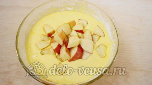 шарлотка со взбитыми сливками