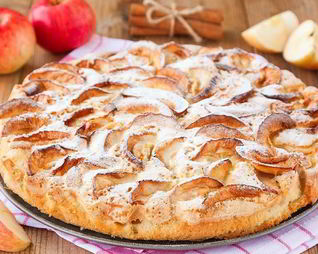 Шарлотка в мультиварке яблочная