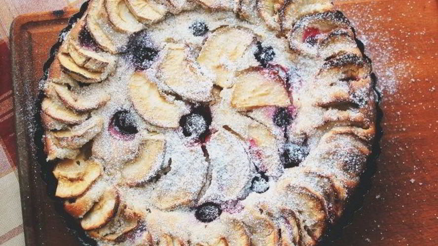 Рецепт сливочной шарлотки с кислинкой