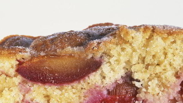 Рецепт Вкусной шарлотки со сливами