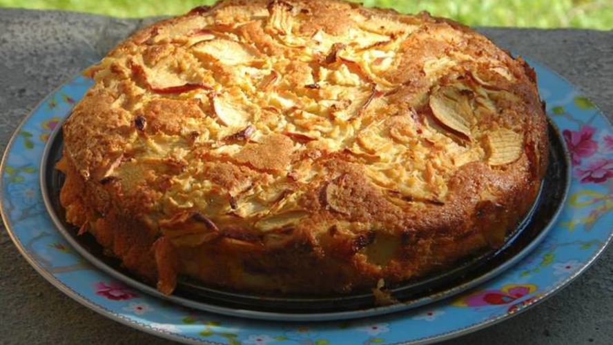 Рецепт яблочной шарлотки на сидре