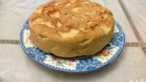 яблочная шарлотка в мультиварке