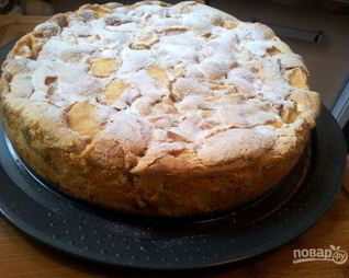 Яблочная шарлотка