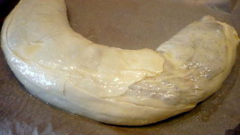 ореховый штрудель с миндальным соусом