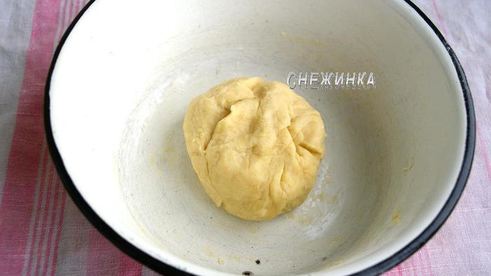 рождественский яблочный штрудель с орехами и сухофруктами