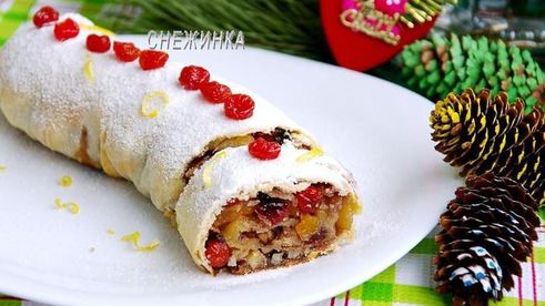рождественский яблочный штрудель с орехами и сухофруктами