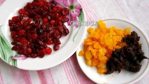 рождественский яблочный штрудель с орехами и сухофруктами