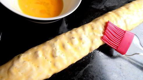 штрудель из ревеня и изюма