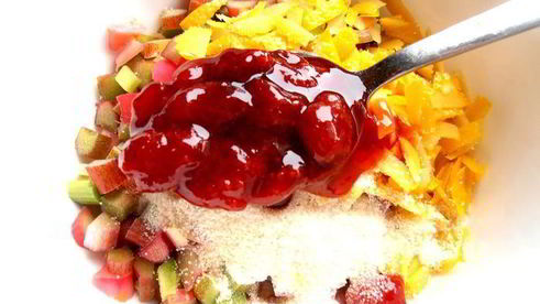 штрудель из ревеня и изюма