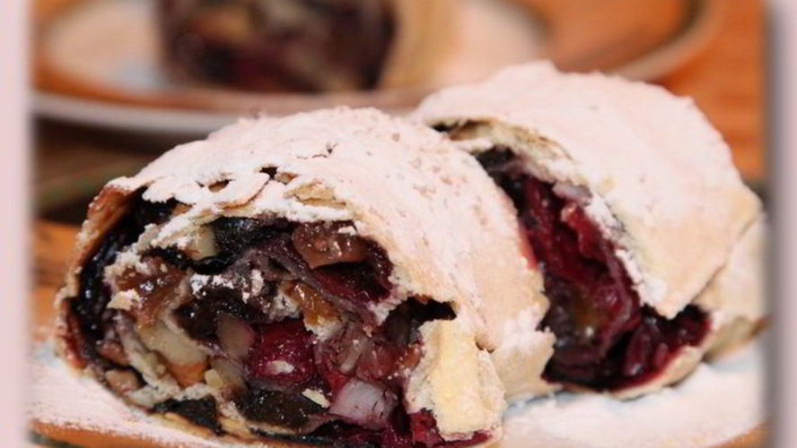 Рецепт штруделя из вытяжного теста с вишнями