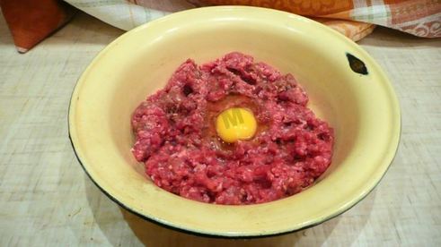 штрудель с мясом из слоеного теста