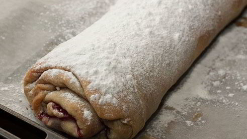 штрудель с вишней