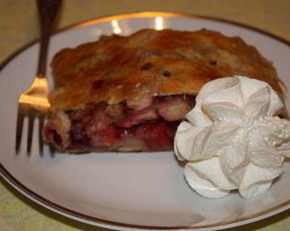 Штрудель с яблоками и вишней