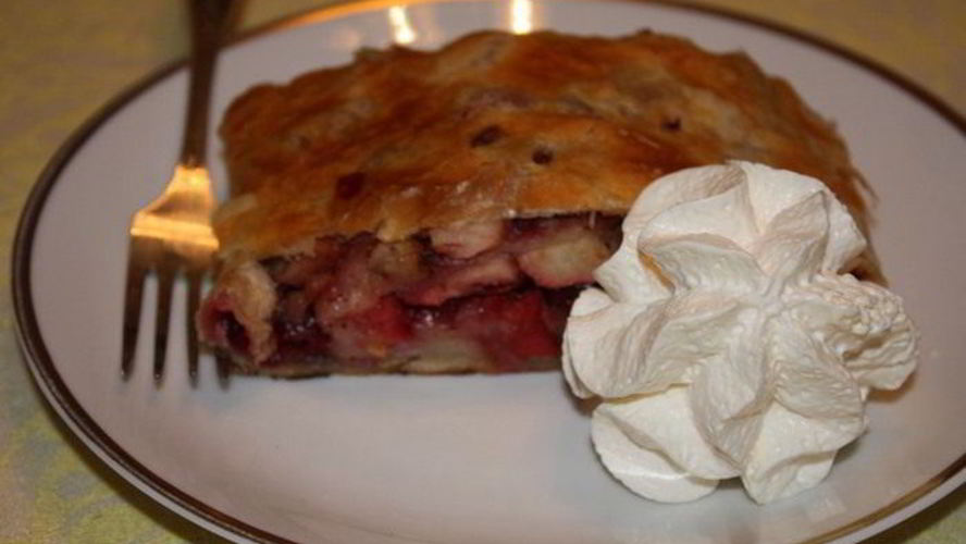 Рецепт штруделя с яблоками и вишней