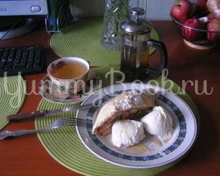 Штрудель яблочный с мороженым