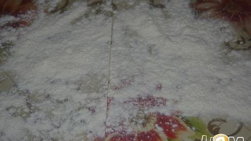 яблочный штрудель декорированный кунжутом