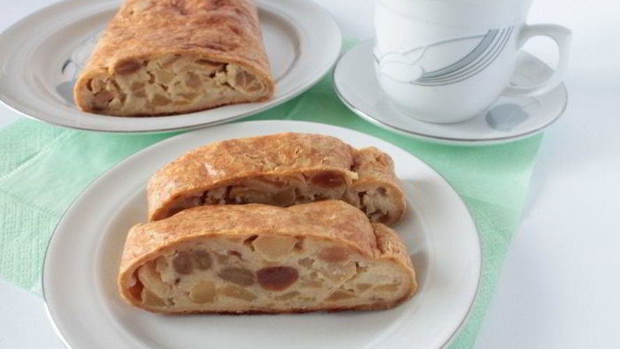 Рецепт яблочного штруделя из овсяных блинчиков