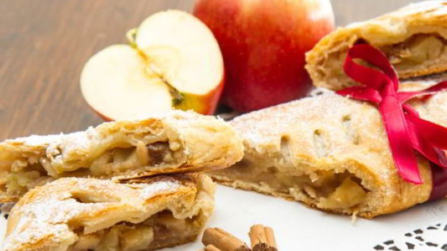 Рецепт яблочного штруделя с миндалем