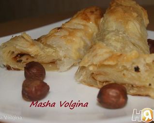 Слоеные трубочки с вареной сгущенкой и орехами