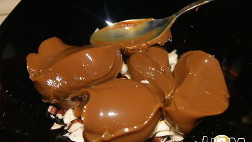 слоеные трубочки с вареной сгущенкой и орехами