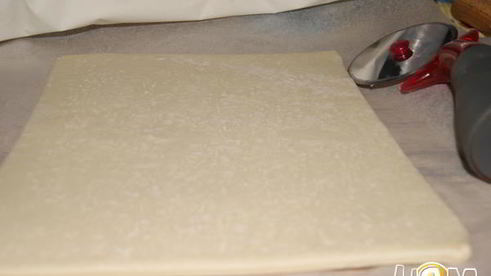 слоеные трубочки с вареной сгущенкой и орехами