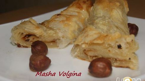 слоеные трубочки с вареной сгущенкой и орехами