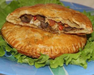 Слойки из слоеного теста с мясом Панама-мама