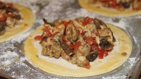 слойки из слоеного теста с мясом панама-мама