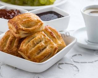 Слойки с джемом из слоеного теста