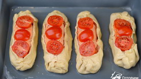 слойки с лососем и помидорами черри