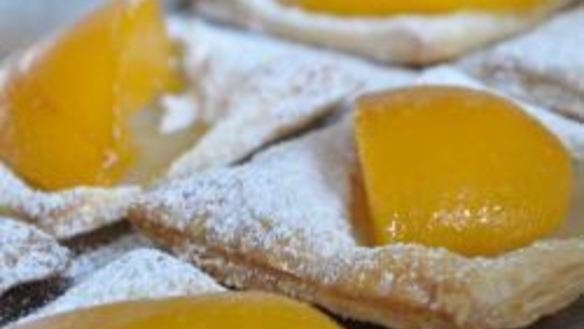 Рецепт Слоек с персиками
