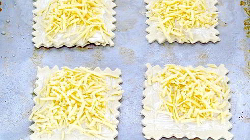 слойки с сосисками