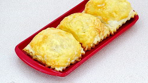 слойки с сосисками