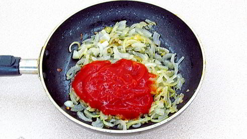 слойки с сосисками